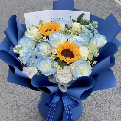 【梦开始的地方】2朵向日葵8朵碎冰蓝玫瑰混搭花束送男友