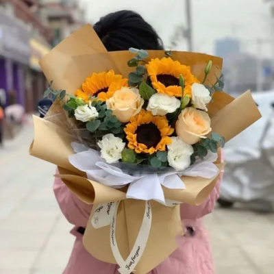 3朵向日葵搭2朵香槟玫瑰向日葵花束礼物送爱人送女友